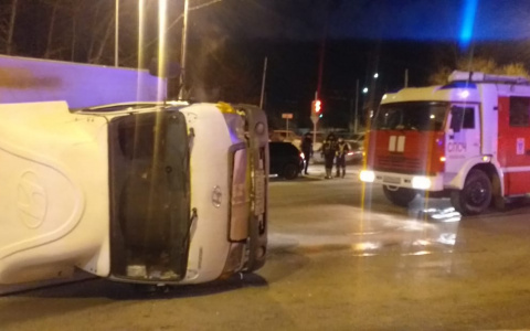 На «Контуре» в ДТП опрокинулся грузовик