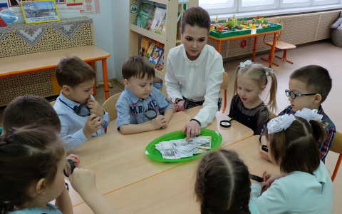 Воспитательница из Чебоксар решила учить детей финансовой грамотности: кэшбэки, экономия и вопросы коррупции