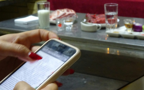 Девушка стала оскорблять коллегу в интернете за беседу со своим мужем и ответила по закону