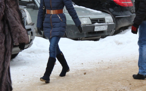 Чебоксарку хотят лишить родительских прав: "Ведет разгульный образ жизни, дочь живет у бабушки"