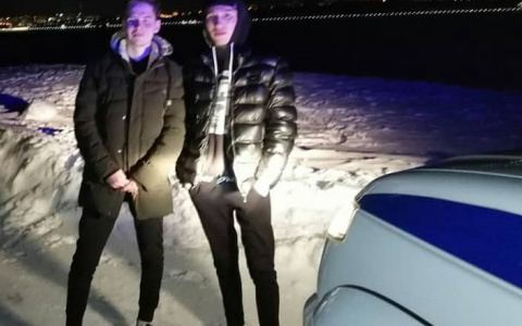 Блуждавшие на Волге 18-летние парни рассказали, как едва не окоченели: "40 минут лежали в сугробе"