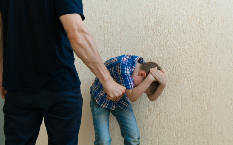 В Чебоксарах 13-летний мальчик полгода страдал от жестокости собственного отца