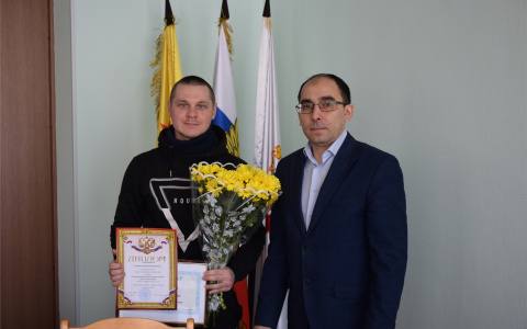 После снегопадов в Чебоксарах выбрали лучшего дворника февраля