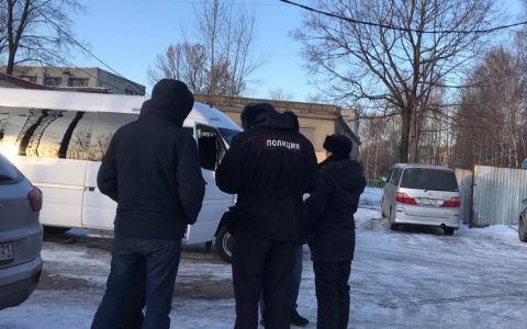 Мешок под окнами жилого дома в Чебоксарах поставил на уши жильцов и спецслужбы