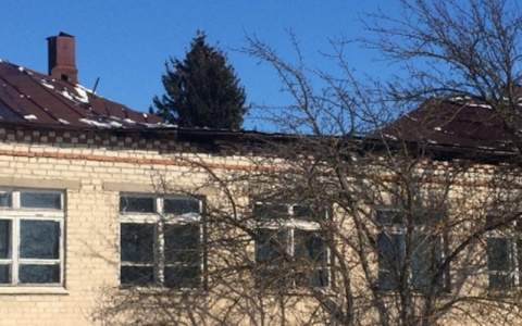 Следователи завели уголовное дело после обрушения крыши у здания моргаушской школы