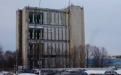 В Новочебоксарске разбирают одно из самых больших зданий города