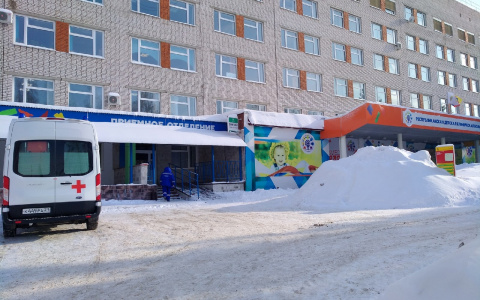 Упавший с высоты 25 этажа мальчик находится в сознании