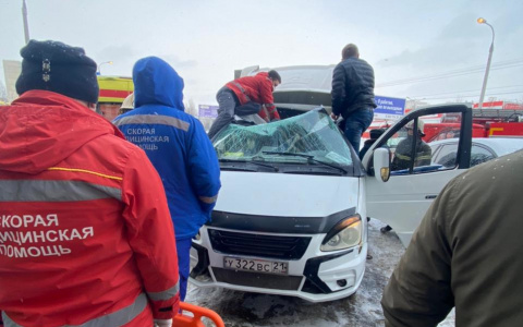 С родителями и упавшим с 25 этажа мальчиком работают психологи