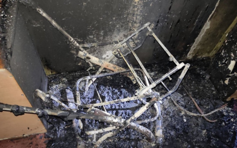 В Новочебоксарске снова подожгли детскую коляску: на этот раз пострадал человек