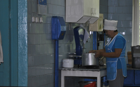 В Цивильске детей в школах кормят заменителями молочного жира