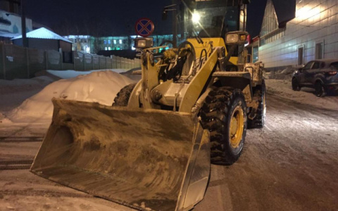 Пьяный чебоксарец похитил трактор и отправился таранить припаркованные во дворе машины