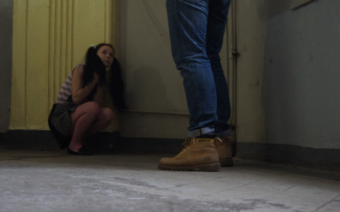 В Чувашии пьяный отец раз за разом бил 7-летнюю дочь: "Продолжалось это целый месяц"