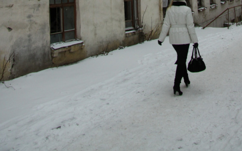 Чебоксарка нашла чужую карту на улице и теперь ответит по уголовной статье