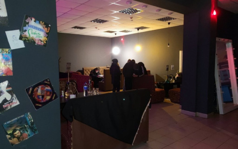 В Чебоксарах ночью вылавливали подростков в кальянной