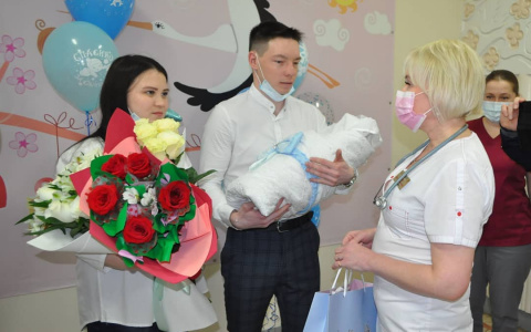 В Чебоксарах выписали мальчика, который родился с экстремально низким весом