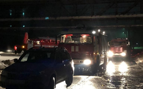 Прокуратура организовала проверку на химическом предприятии из-за пожара на складе