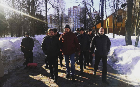 Чиновники обошли дворы Новоюжного района и сделали замечания