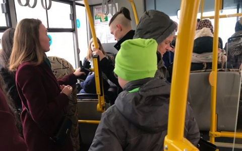 Власти Чебоксар осудили водителя автобуса №52, который высадил ребенка-безбилетника