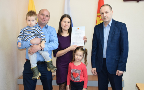 Три многодетных семьи в Чувашии добились получения жилья
