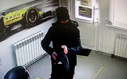 В Вурнарах ограбили офис микрозаймов на 1200 рублей