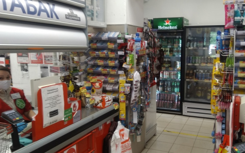 Во всех магазинах установили минимальную цену на сигареты