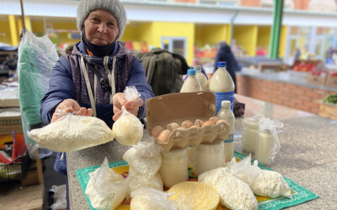 Женщина 16 лет ездит из Красноармейского района на чебоксарский рынок: "Пол-литра воды 20 рублей стоит, литр молока - 18"