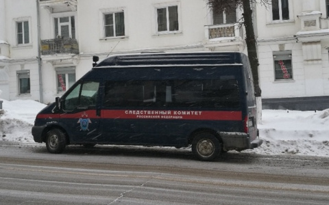 Чебоксарец застал девушку в постели с любовником и решил зарезать последнего