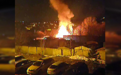 Ночью в Чебоксарах сгорел жилой частный дом