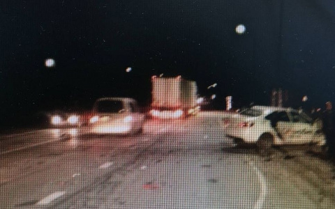 В Моргаушском районе в ДТП попала машина такси: водитель погиб, пассажир в больнице