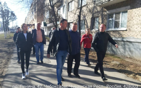 Чиновники прогулялись по центру Чебоксар и нашли недочеты