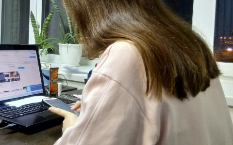 Девушка взяла в кредит полмиллиона и сделала 46 переводов неизвестному