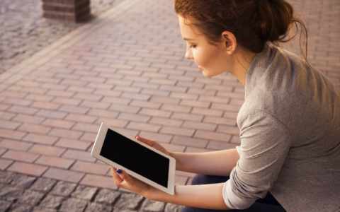 Мужчины слушают, а женщины читают: эксперты составили портрет типичного читателя Чувашии