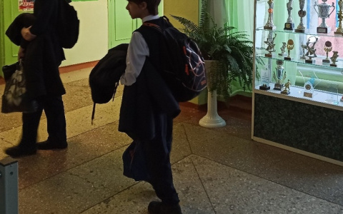 Школам рекомендовано уйти на каникулы с 1 по 10 мая