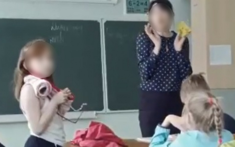 Чиновники проверили школу с крикливой учительницей