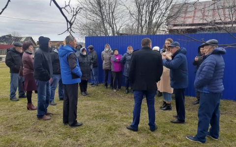 Внезапная инициатива властей обеспокоила жителей чувашской деревни: "После собрания приехали сотрудники полиции"