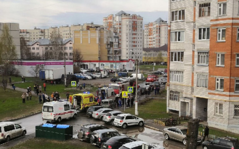 Пожар в чебоксарской многоэтажке: человека без сознания забрали медики