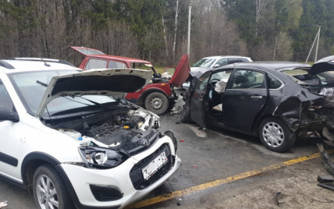 Массовое ДТП с 7 пострадавшими произошло на въезде в Чебоксары