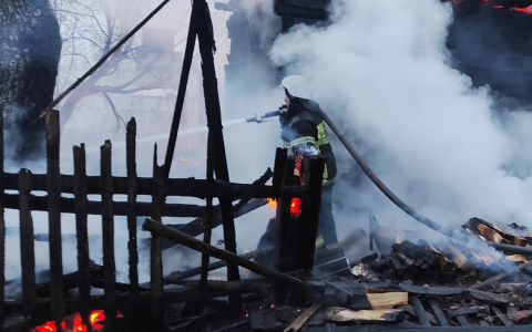 Семь ЧП за сутки: пожар неподалеку от базы отдыха и поджог в новочебоксарском доме