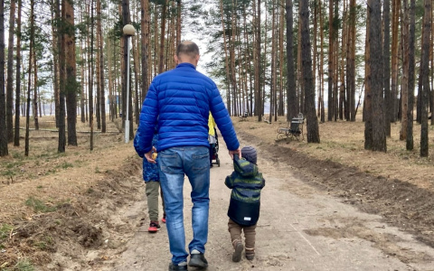 Выплату в 10 тысяч рублей семьям с детьми выплатят в августе