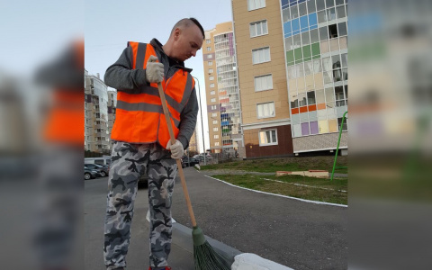 "Собираешь окурки, а на голову сыпятся новые горящие": дворник о низкой культуре жильцов