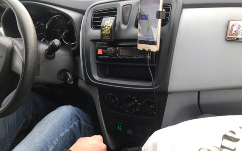 "Деньги крутят из воздуха, пользуясь часом пик": истории противостояния пассажиров и таксистов в Чебоксарах