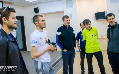 Чебоксарец, пробежавший всю страну, показал землякам шесть пар своих кроссовок