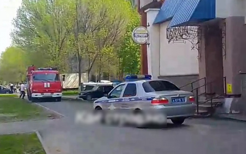 В Чебоксарах загорелась квартира: жильцы эвакуировались на улицу