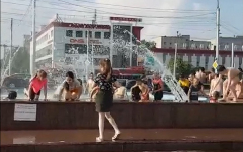 Чебоксарский фонтан стал местом для купания у детей