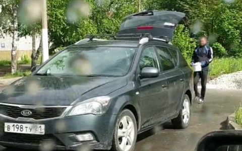 В Новочебоксарске люди растаскивают стройматериалы для дороги