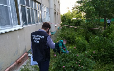 В Чебоксарах разбился двухлетний малыш: он выпал с десятого этажа