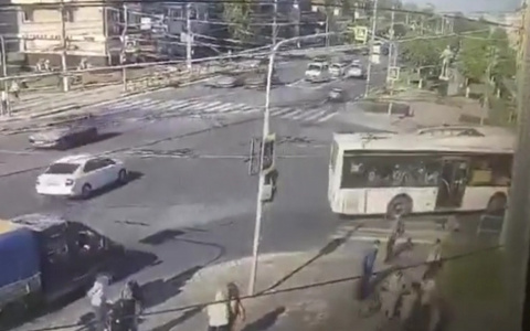 В Чебоксарах автобус сбил на зебре пешехода