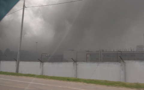 В Новочебоксарске рядом с промзоной вспыхнул пожар