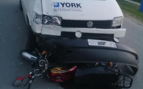 В Порецком 22-летний мотоциклист погиб под колесами микроавтобуса