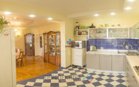 Квартира в центре Чебоксар за 14 млн рублей: элитный дом, консьерж, "Зимний сад" на балконе